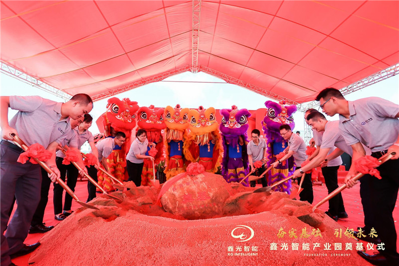 1592441890128619.jpg 領(lǐng)導(dǎo)及嘉賓奠基培土3.jpg